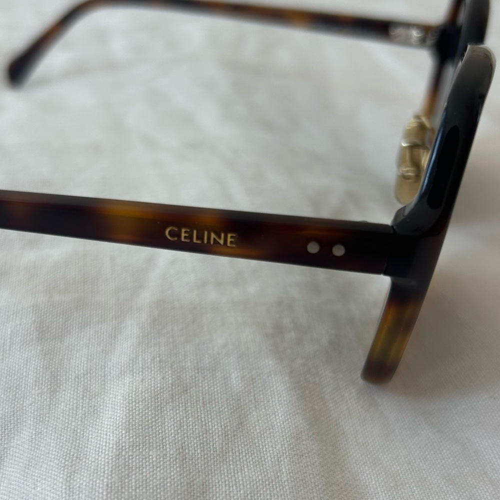 Celine oversized sunglasses in tortoise shell CL40230F - Picture 8 of 9